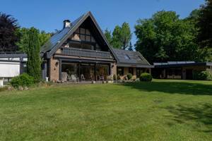 Fachwerkromantik trifft Luxus Landhaus mit Schwimmhalle und Traumgarten