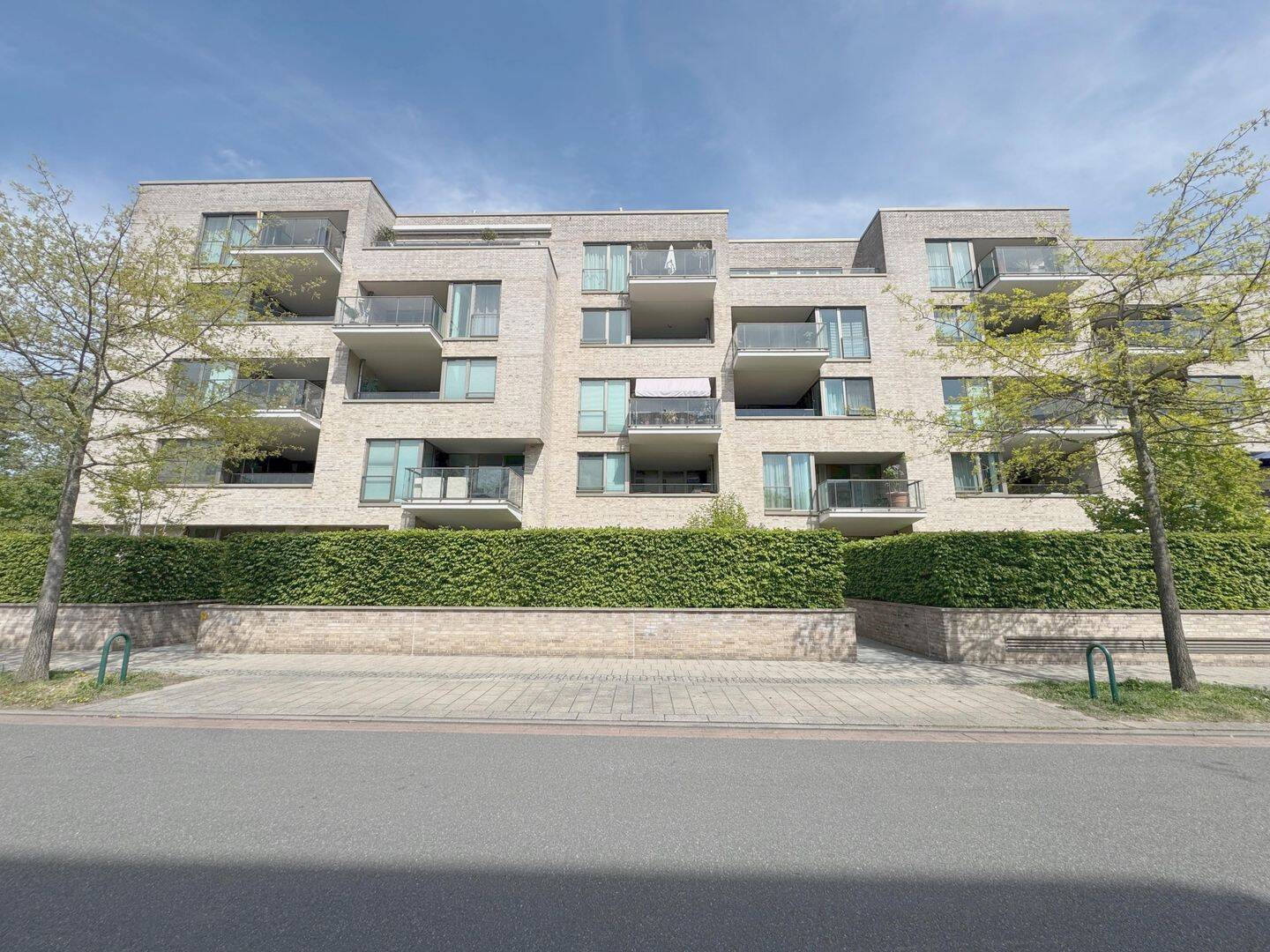 Großzügige Vier-Zimmer-Wohnung mit Küche, Stellplatz und Loggia am Stadtwerder – Bremen – Vorschaubild 3