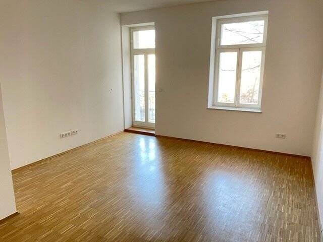 +++ NEUWERTIG +++ Attraktive Wohnung mit Echtholzparkett, Fußbodenheizung, modernem Bad sowie Balkon und Lift – Chemnitz – Vorschaubild 2