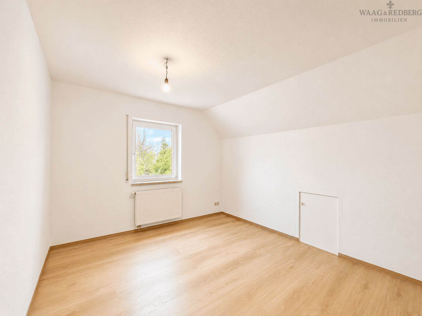 Familienfreundliche 6-Zimmer-Doppelhaushälfte mit kleinen Garten in Lehrberg – Lehrberg – Vorschaubild 3