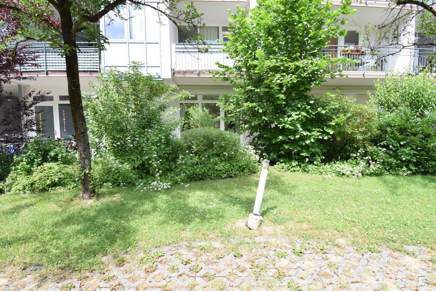 RUHIGE Terrassenwohnung mit hohen Decken - Ab 01. August 2026! – München – Vorschaubild 3