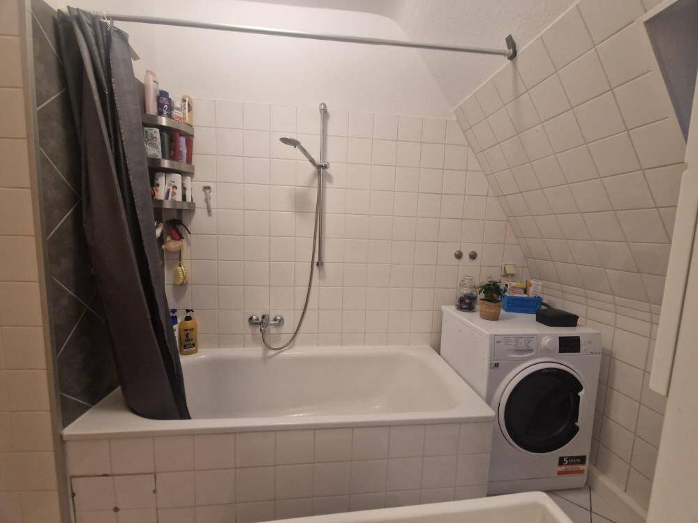 Gut geschnittene DG-Wohnung mit Einbauküche – Saarbrücken – Vorschaubild 4