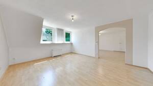 Lichtdurchflutete 4-Zimmer-Wohnung in begehrter Lage.