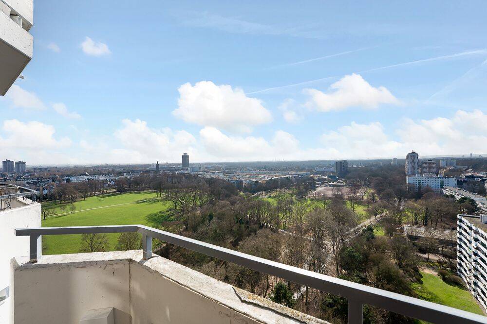 Helle und Modern sanierte 1-Zimmer-Wohnung mit tollem Ausblick! – Köln – Bild 1 von 9