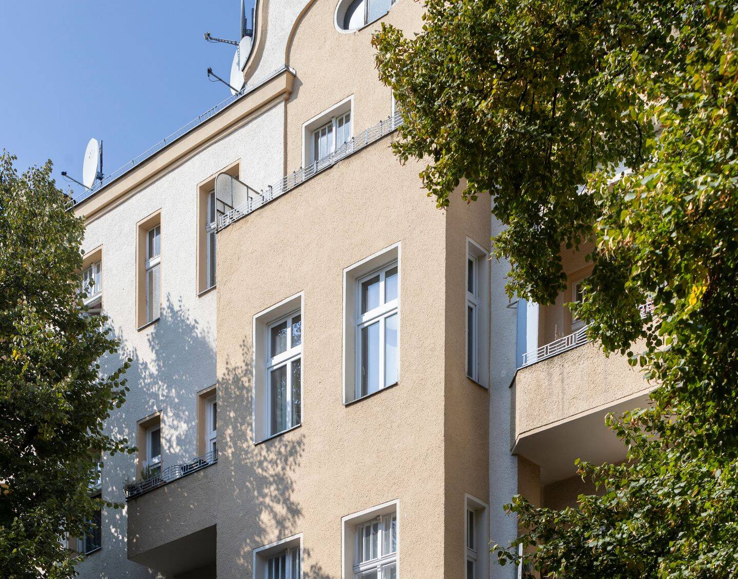 ANLAGE in begehrter Lage: 2-Zimmer-Altbauwohnung mit Balkon und Wassernähe im lebendigen Reuterkiez! – Berlin – Vorschaubild 4