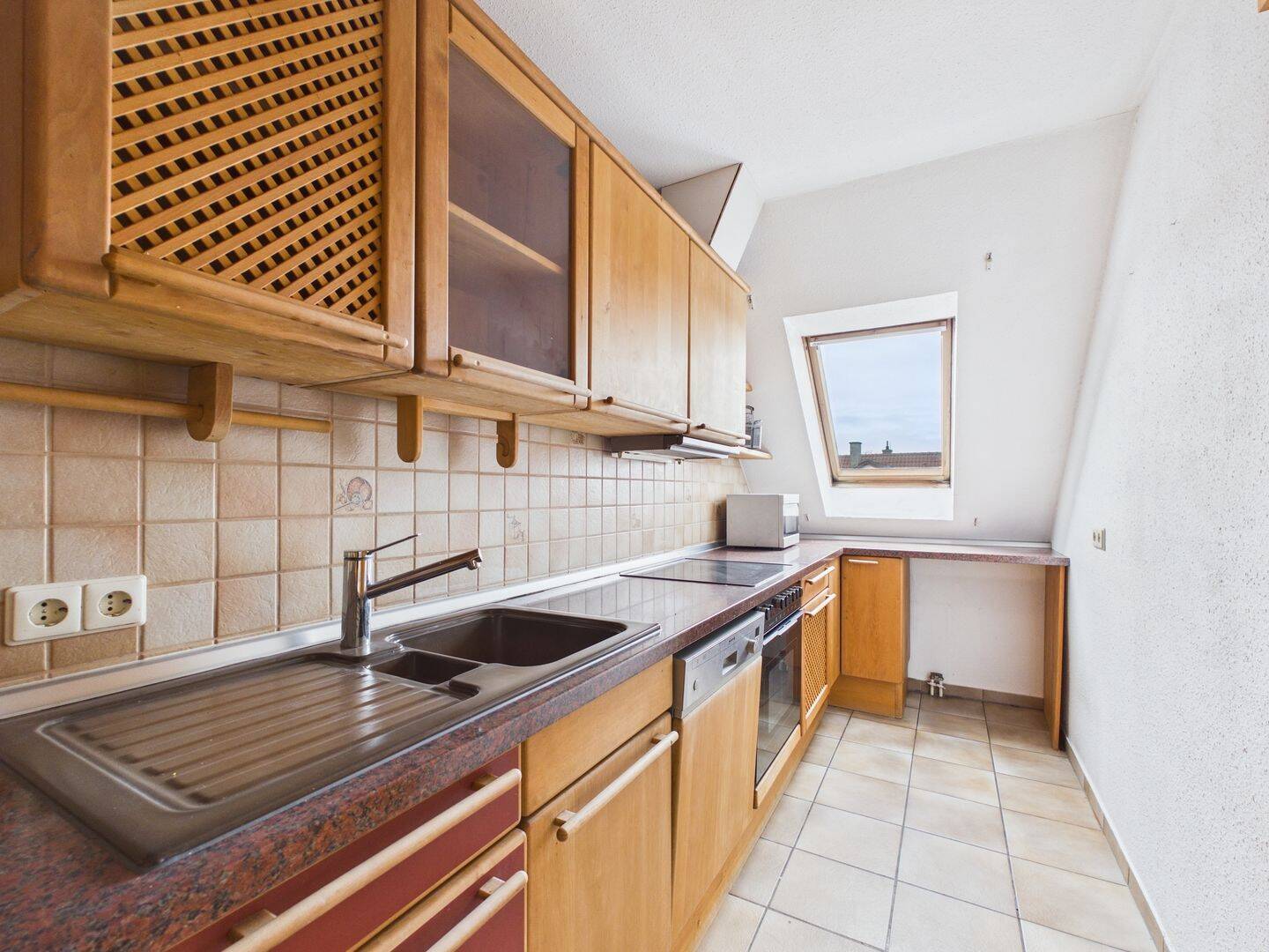 Helle Maisonette 60 m² mit Dachstudio 25 m², Balkon mit schöner Aussicht und Kfz-Stellplatz – Stuttgart – Vorschaubild 6