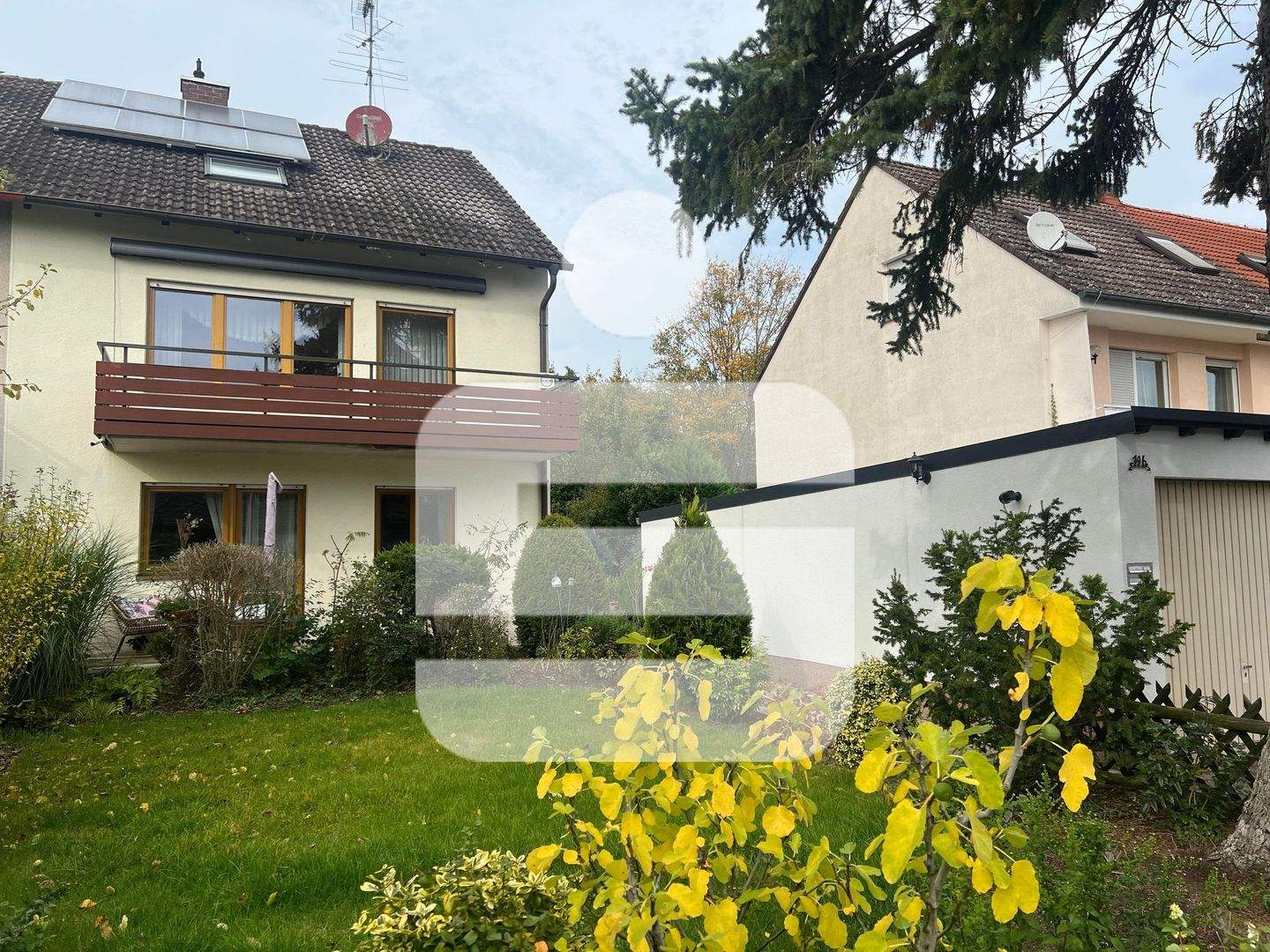 DHH in Erlangen-Frauenaurach...Hier das Besondere! - Zwei Wohneinheiten in einem Haus – Erlangen – Bild 1 von 9