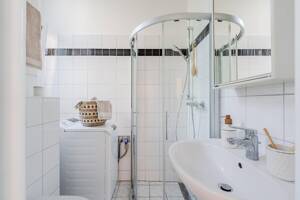 *PROVISIONSFREI* Bezugsfreie renovierte 2-Zimmer Altbauperle in hersschaftlichem Altbau in TOP-Lage – 10779 Berlin – Vorschaubild 7