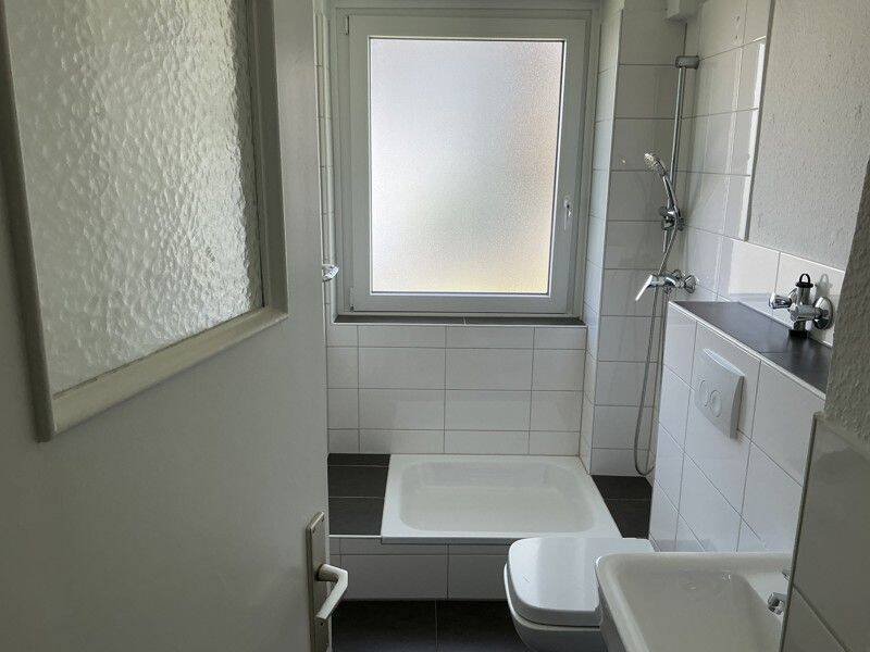 Schöne 2Zi.-EG Wohnung mit Dusche und Balkon, bezugsfertig neu renoviert! – Bochum – Vorschaubild 3