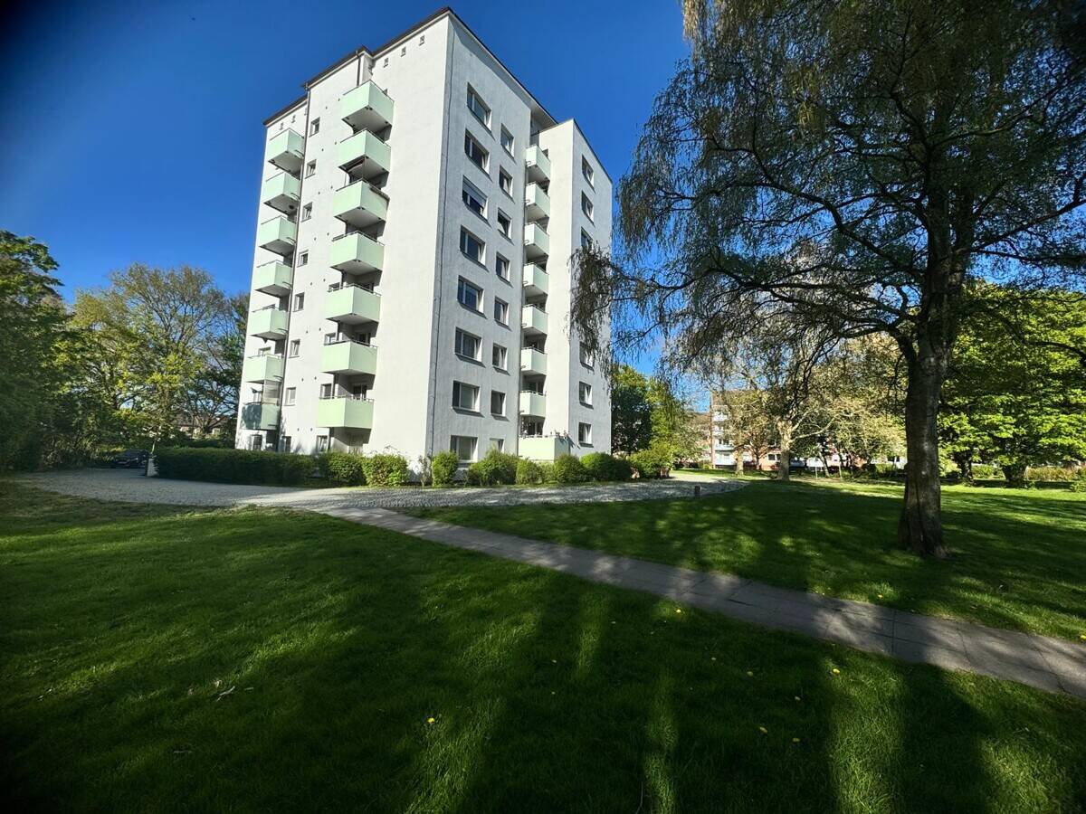 Helle 2-Zimmer-Eigentumswohnung mit Balkon in Lübeck St. Lorenz-Nord (Musikerviertel) – Lübeck – Vorschaubild 3
