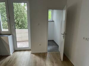 Innenstadt Ost am Westfalenpark: 3,5-Zi.-Wohnung mit Südwestbalkon und Küche! – 44141 Dortmund – Vorschaubild 8
