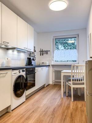 Mit sonnigem Balkon: Möbliertes Zimmer in großzügiger 2er WG – 91056 Erlangen – Vorschaubild 3