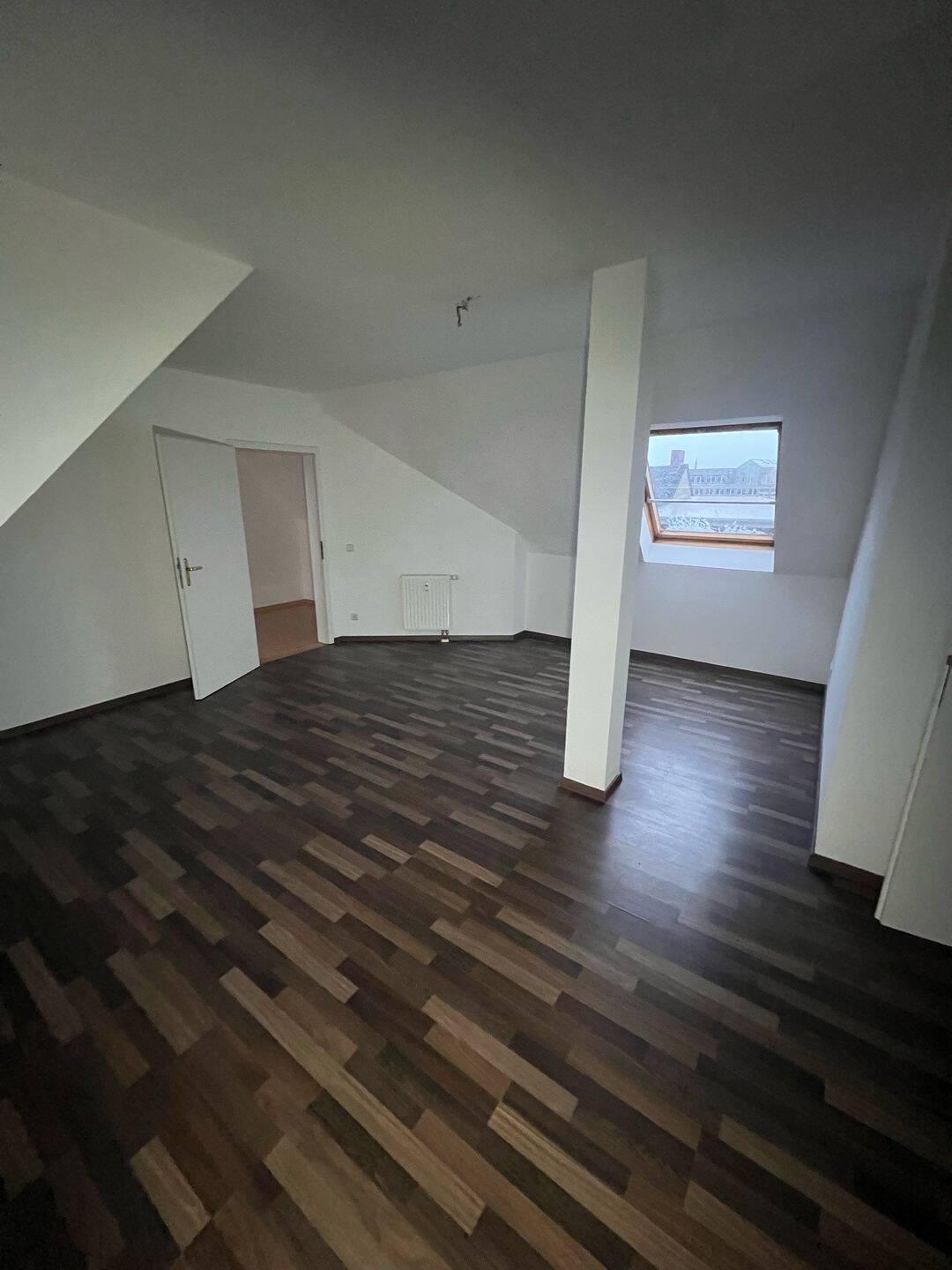 DG-Whg. mit Lift / Laminat / Bad mit Fenster !!! – Chemnitz – Vorschaubild 2