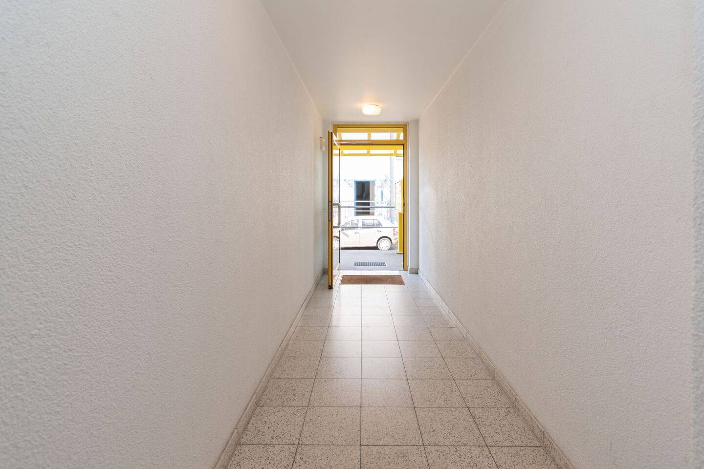 KOMPAKTE KAPITALANLAGE MIT MEHRWERT | Vermietete 2-Raum-Wohnung mit Südbalkon und TG-Stellplatz – Leipzig – Vorschaubild 4