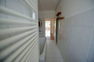 Exklusive 3-Zimmer-DG-Wohnung mit Einbauküche in Wiesbaden – 65195 Wiesbaden – Vorschaubild 9