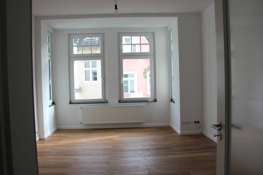 Schöne helle Altbauwohnung