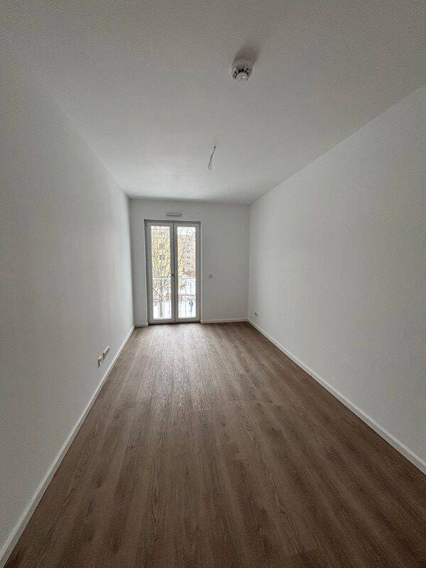 Geräumige 3-Zimmer-Wohnung mit EInbauküche und Balkon – Dresden – Vorschaubild 4