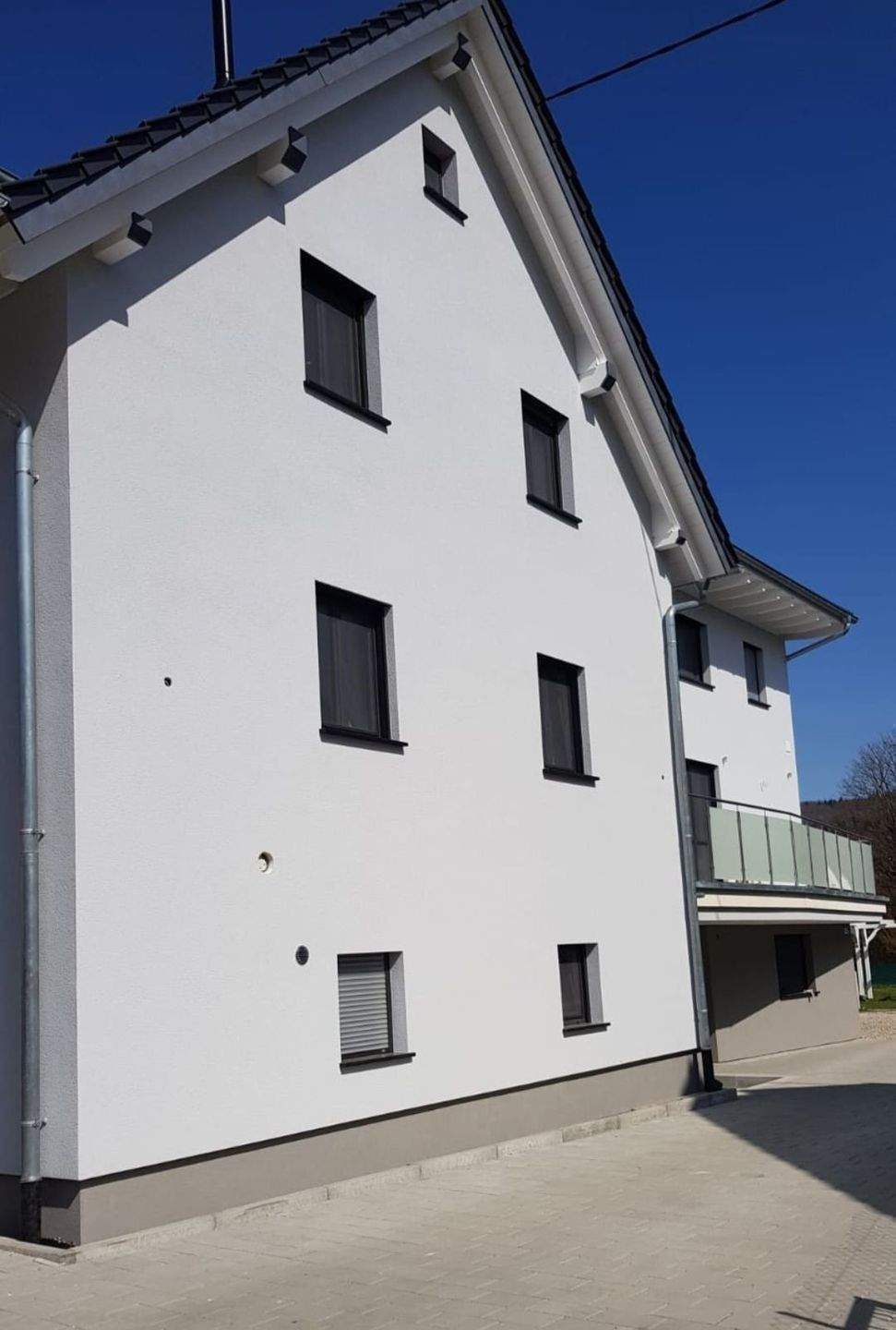 TOP-PREIS -sehr schönes, exklusives und massivgebautes Haus mit ganz viel Platz und toller Aussicht – Emmendingen – Bild 1 von 9