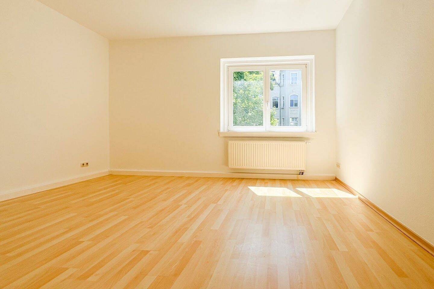 Viel Raum, viel Licht - modernes Wohnen mit Balkon! – Chemnitz – Vorschaubild 3