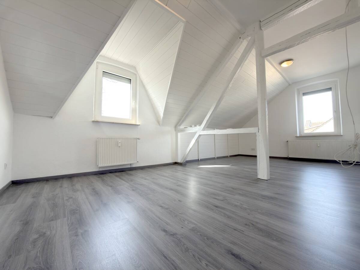 Super Lage, frisch renovierte Traum-Wohnung für Singles oder nettes Pärchen!