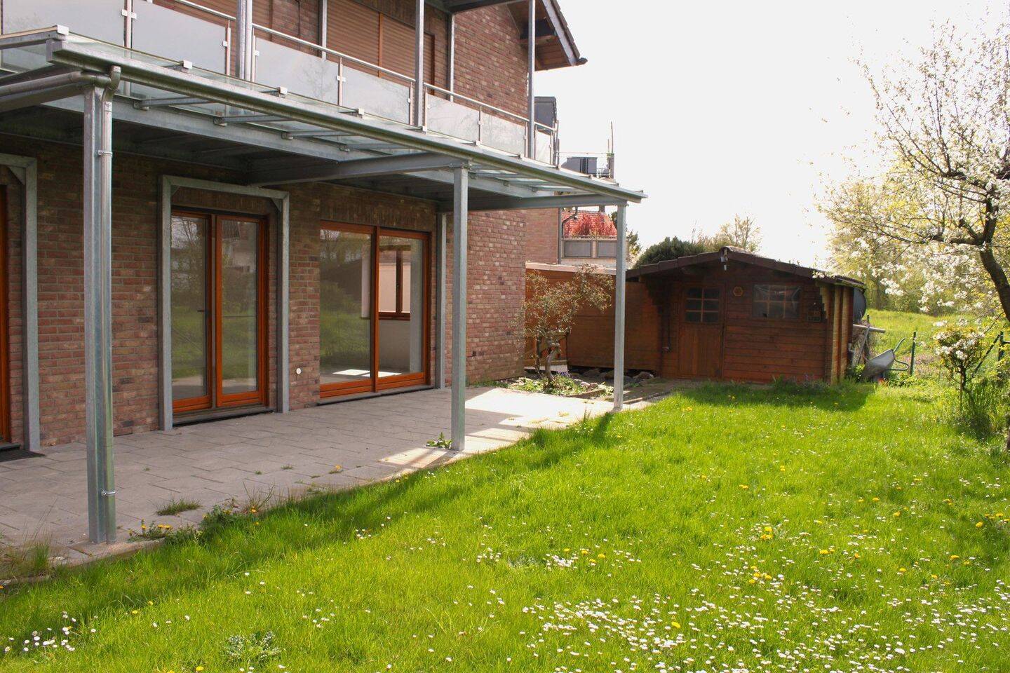 Großzügige 3-Zimmer Gartenwohnung mit Terrasse und barrierefrei – Wesseling – Bild 1 von 9