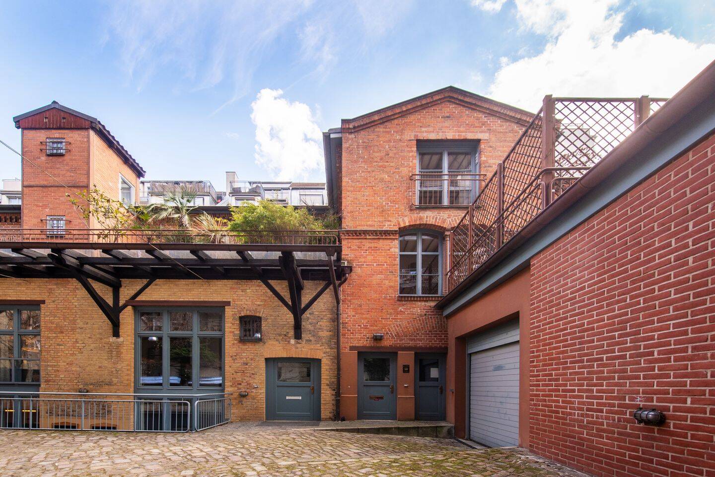 Historische Remise mit exklusivem Flair und Dachterrasse - im ruhigen Innenhof von Berlin-Mitte