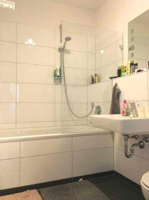 Hochwertige 2 Zimmer Wohnung Nr. 5 im sanierten Baudenkmal, großes Bad und Parkettboden zentral in Fürth. – 90762 Fürth – Vorschaubild 4