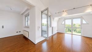 Großzügige Dachgeschosswohnung mit Loggia und Aufzug – 60435 Frankfurt am Main – Vorschaubild 3