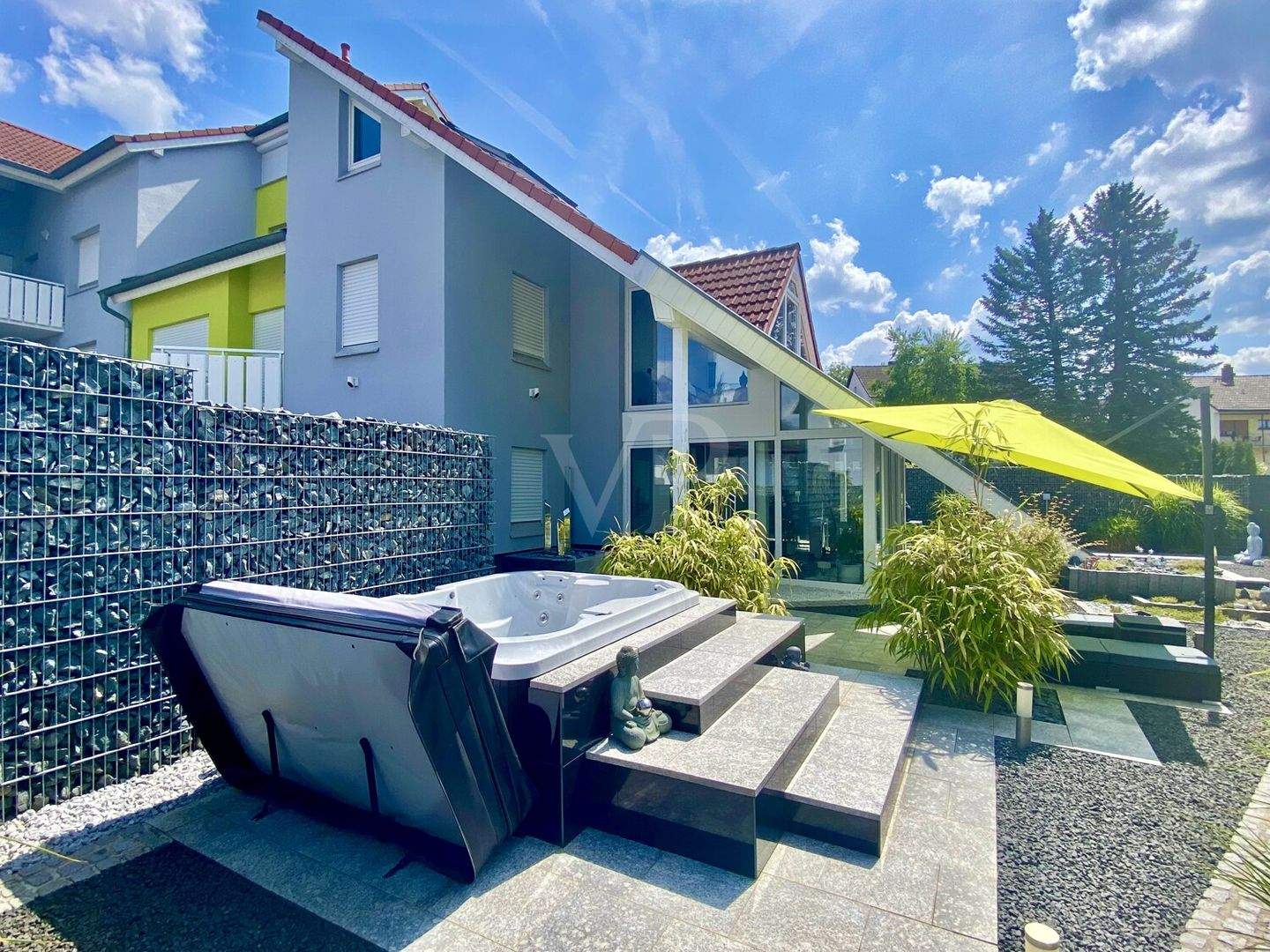 Modernisiertes Mehrfamilienhaus: Großzügiges Wohnerlebnis – Lützelbach – Bild 1 von 9