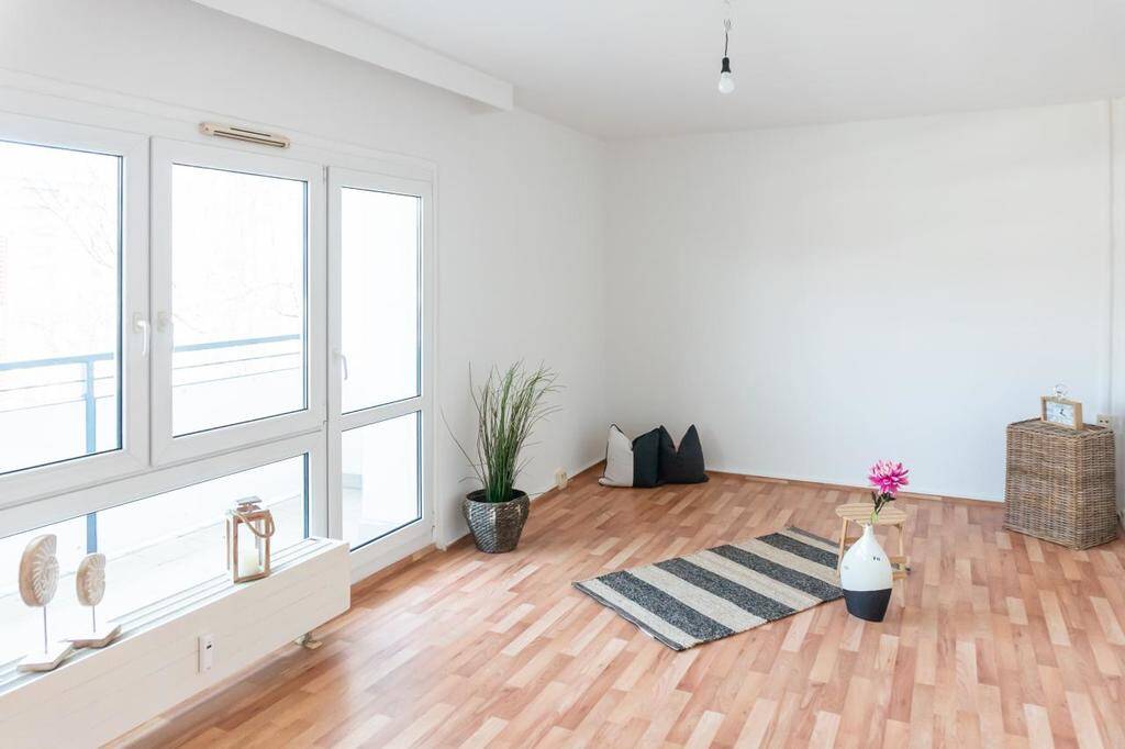 Große 2-Raum-Wohnung mit Balkon nahe Stadtpark – Chemnitz – Vorschaubild 2
