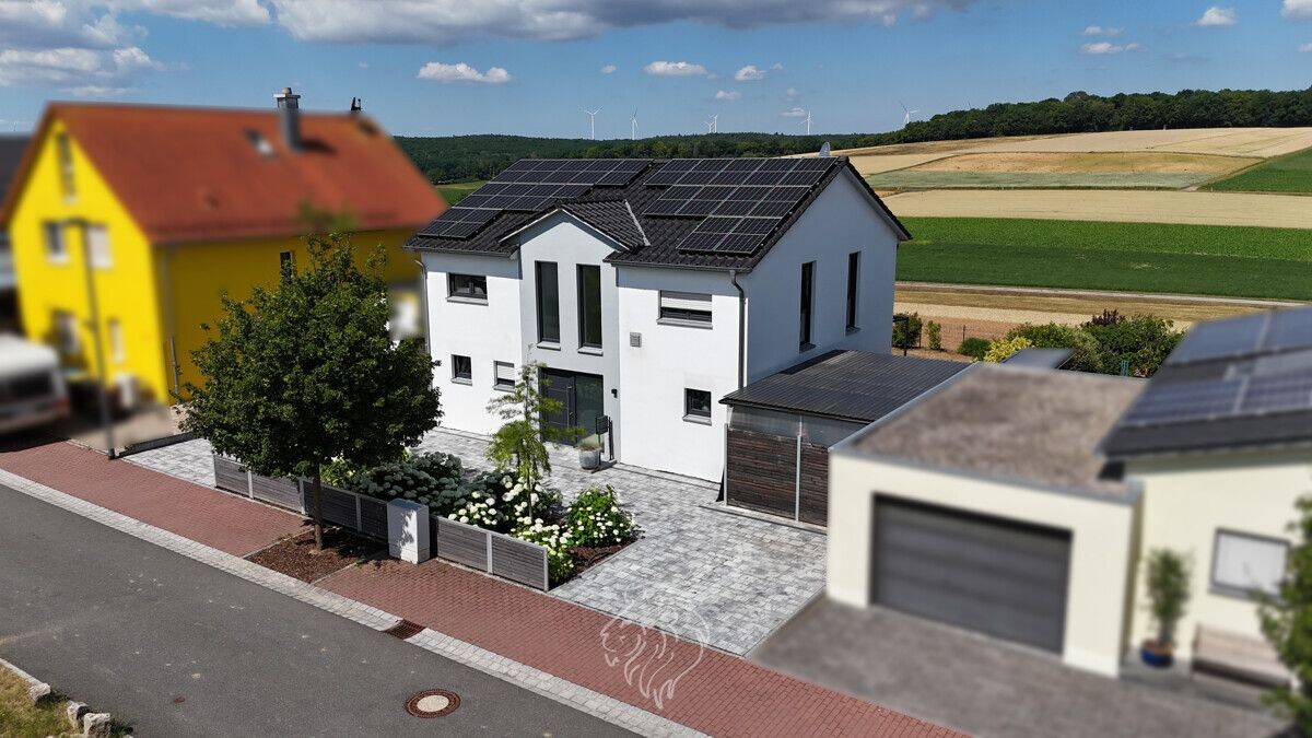 Modern. Effizient. Bezugsfrei: Neuwertiges Einfamilienhaus mit unverbaubarem Weitblick – Rimpar – Vorschaubild 2