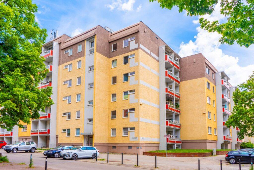 Erstbezug nach Sanierung! 3 Zimmer mit Balkon und Bad mit Dusche und Wanne