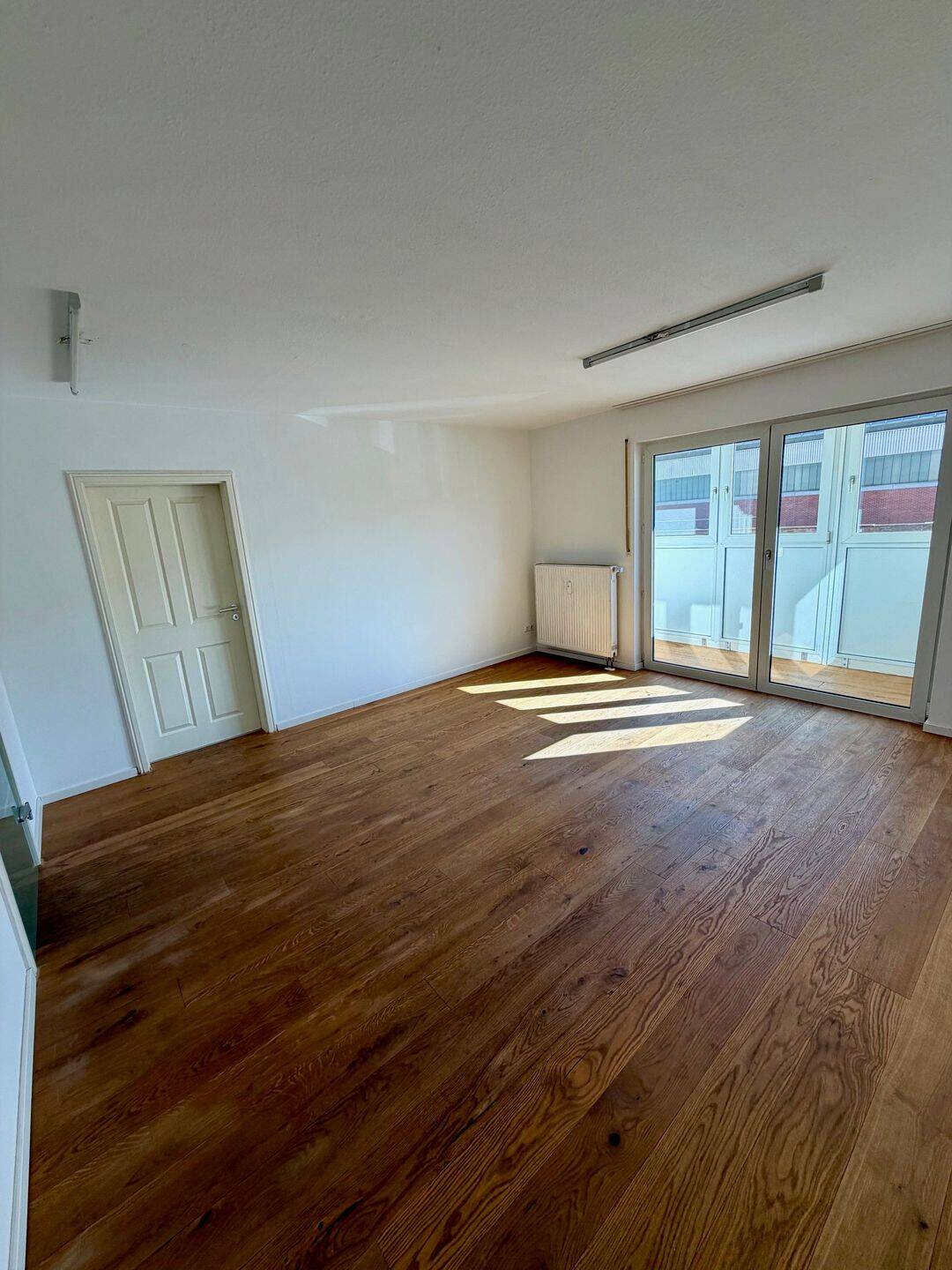 Top 2-Zi-Whg. mit Loggia und nagelneuer Küche, provisionsfrei – Nürnberg – Vorschaubild 3