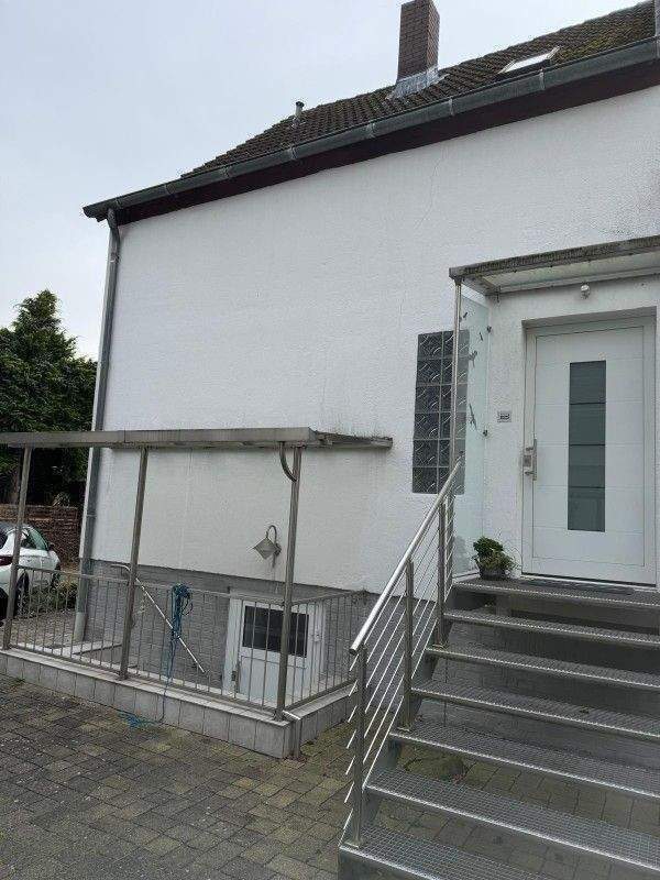 Reserviert! 2 Häuser auf einem Grundstück. Selbst ein Haus bewohnen und durch Vermietung noch ein zweites Einkommen erzielen. – Braunschweig – Vorschaubild 3
