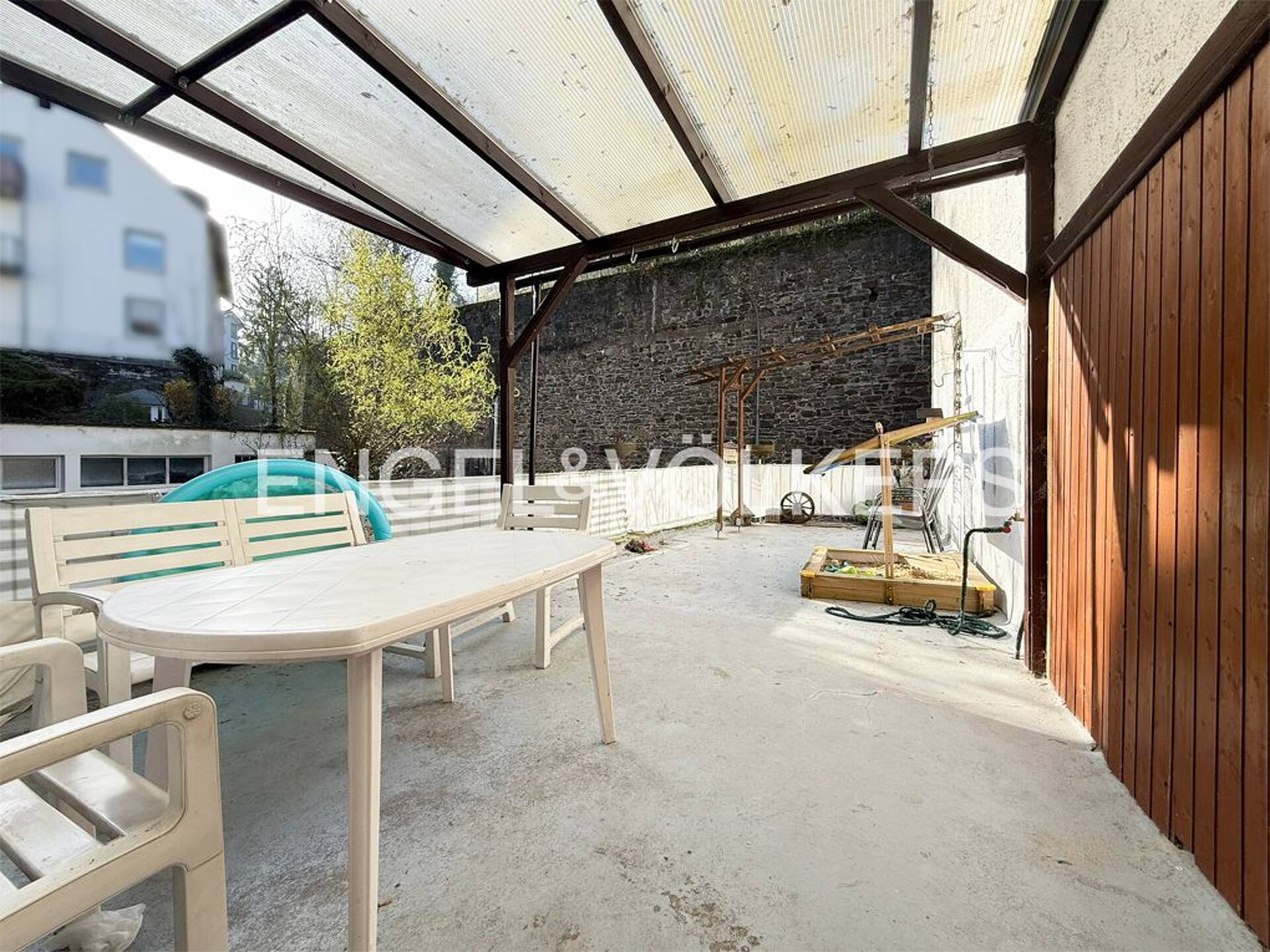 Haus in 56077 Koblenz mit 518 m² kaufen