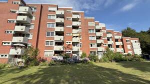 Großzügig geschnittene 4-Zimmer-Wohnung (2 2/2) mit Balkon im ersten Obergeschoss