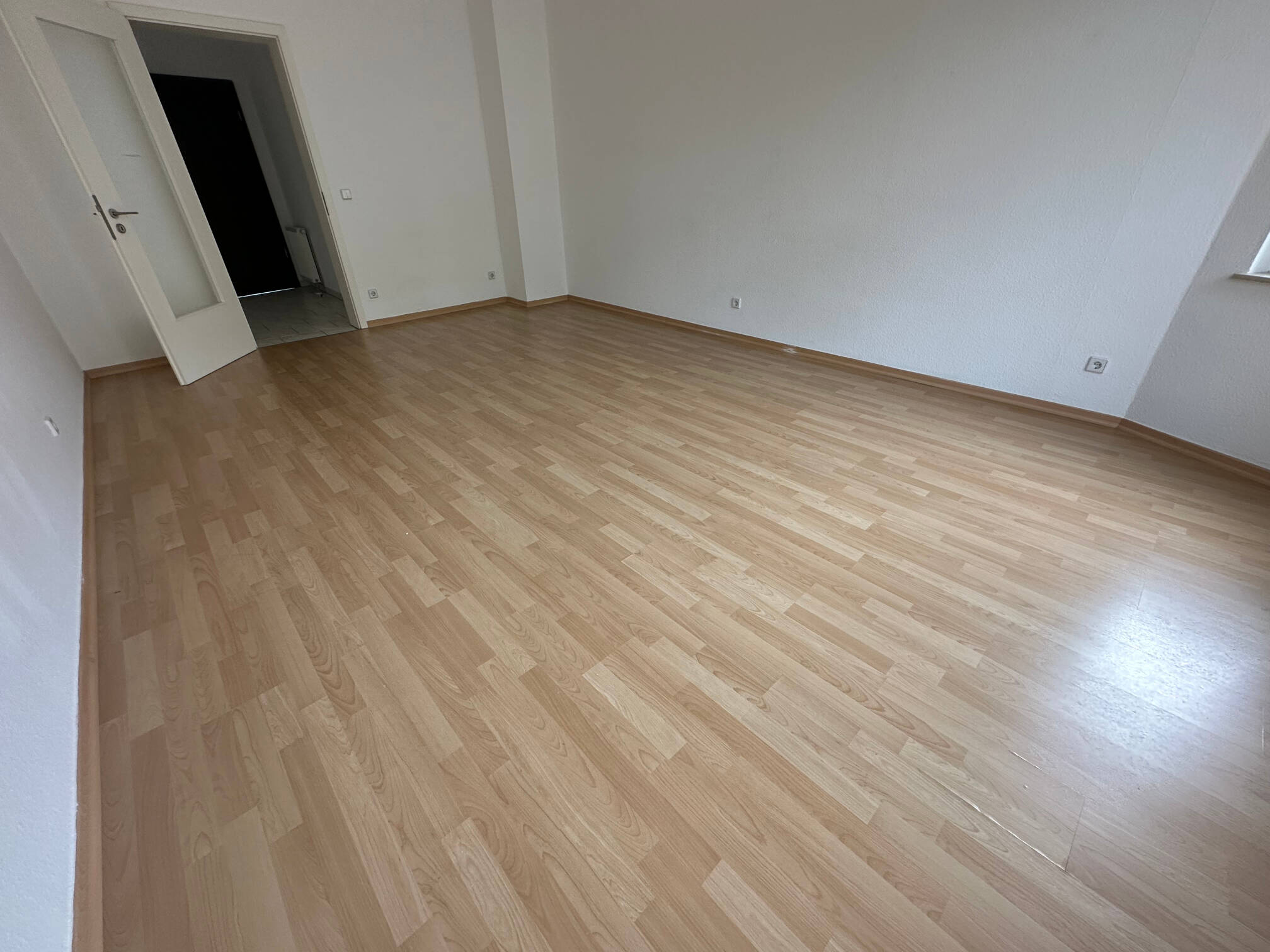 3.OG mit Aufzug / EBK*** / Balkon / Dusche + Wanne ! Frei ab 1.8.26 – Chemnitz – Vorschaubild 6