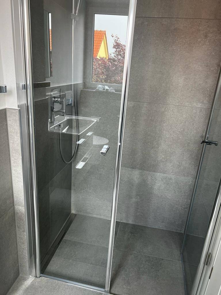**Moderne, exklusive DHH mit Garage, Stpl. und neuwertiger EBK in Neufahrn-Süd (S1)** – Neufahrn bei Freising – Vorschaubild 5