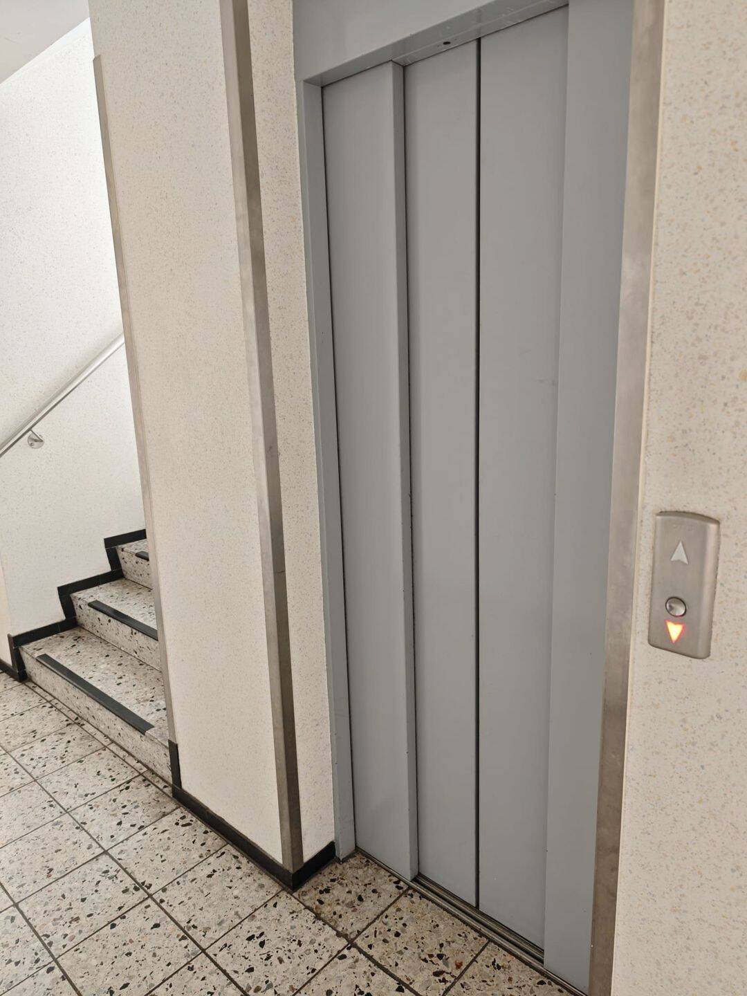 Schöne 2-Zimmer-Wohnung im Staffelgeschoss in Hamburg-Eilbek mit Balkon und Tiefgaragenstellplatz von Privat – Hamburg – Vorschaubild 2