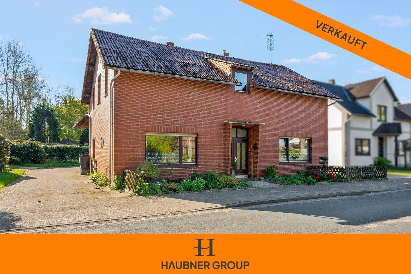 Einfamilienhaus mit ausbaufähigen Nebengebäuden - Wohnen, Arbeiten & Investieren in zentraler Lage – Loxstedt – Bild 1 von 6