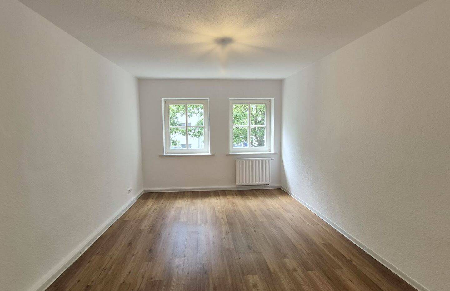 ... mit Blick zum Innenhof - renoviertes 2-Zimmer-Apartment + Tageslichtbad + separate Küche – Rostock – Vorschaubild 6