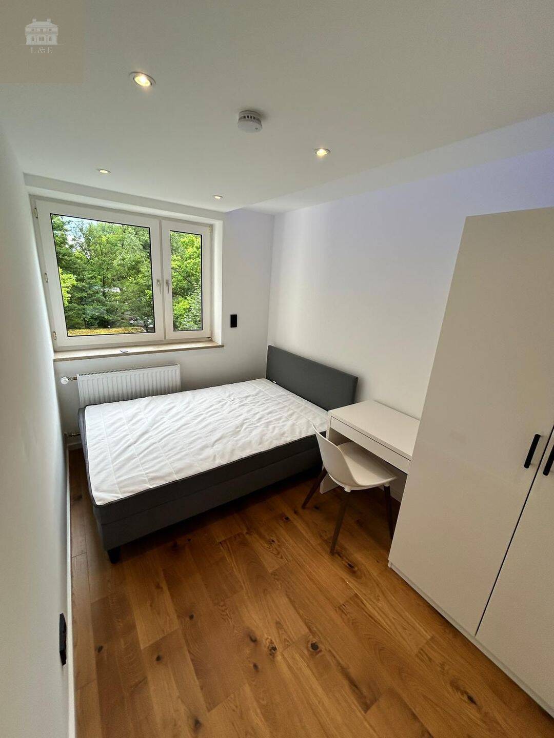 voll möbliertes 4er WG-Zimmer in Bogenhausen – München – Bild 1 von 6