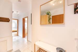 Dachgeschossflair trifft Wohnkomfort: 3,5 Zi. mit Balkon und Tiefgaragenstellplatz – 89160 Dornstadt – Vorschaubild 3