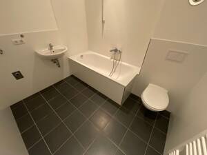 Geräumige 3 Zimmer-Wohnung mit 2 Balkonen und Wannenbad – 23554 Lübeck – Vorschaubild 5