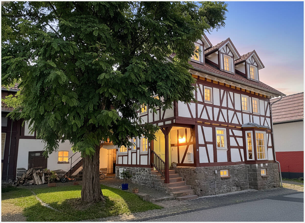 Modernisiertes Fachwerkhaus mit tollem Nebengebäude - Ihr Zuhause in Mücke! – Mücke – Bild 1 von 9
