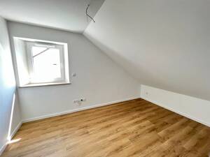 Sebaldussiedlung, Nähe Uni + City! Toll sanierte 2,5-Zi.-DG-Whg. + Garage! – 91058 Erlangen – Vorschaubild 8