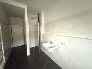 3-Raum-Penthousewohnung mit Weitblick + Lift + Carport + EBK – 9112 Chemnitz – Vorschaubild 8