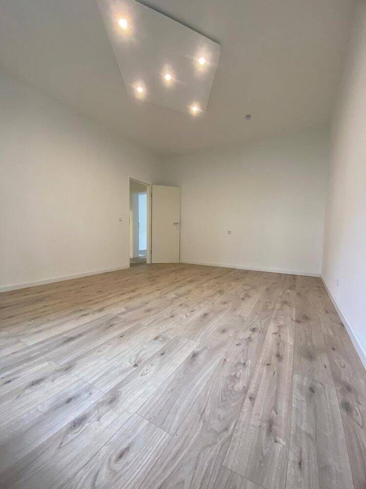 Bezugsfreie, kernsanierte 2-Zimmer-Wohnung mit Balkon und neuer Einbauküche in Berlin-Spandau-Wasserstadt – Berlin – Vorschaubild 9