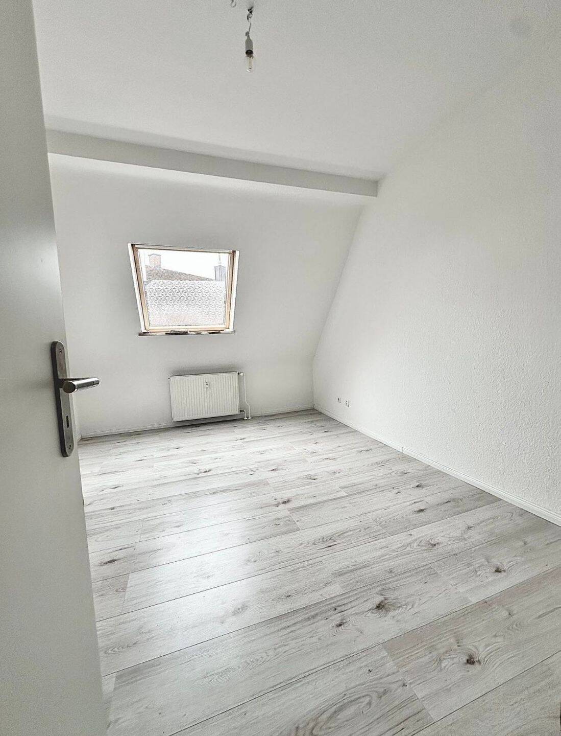 Helle 3,5-Zimmer Wohnung im 4. OG in Nürnberg-Rabus – Nürnberg – Vorschaubild 5