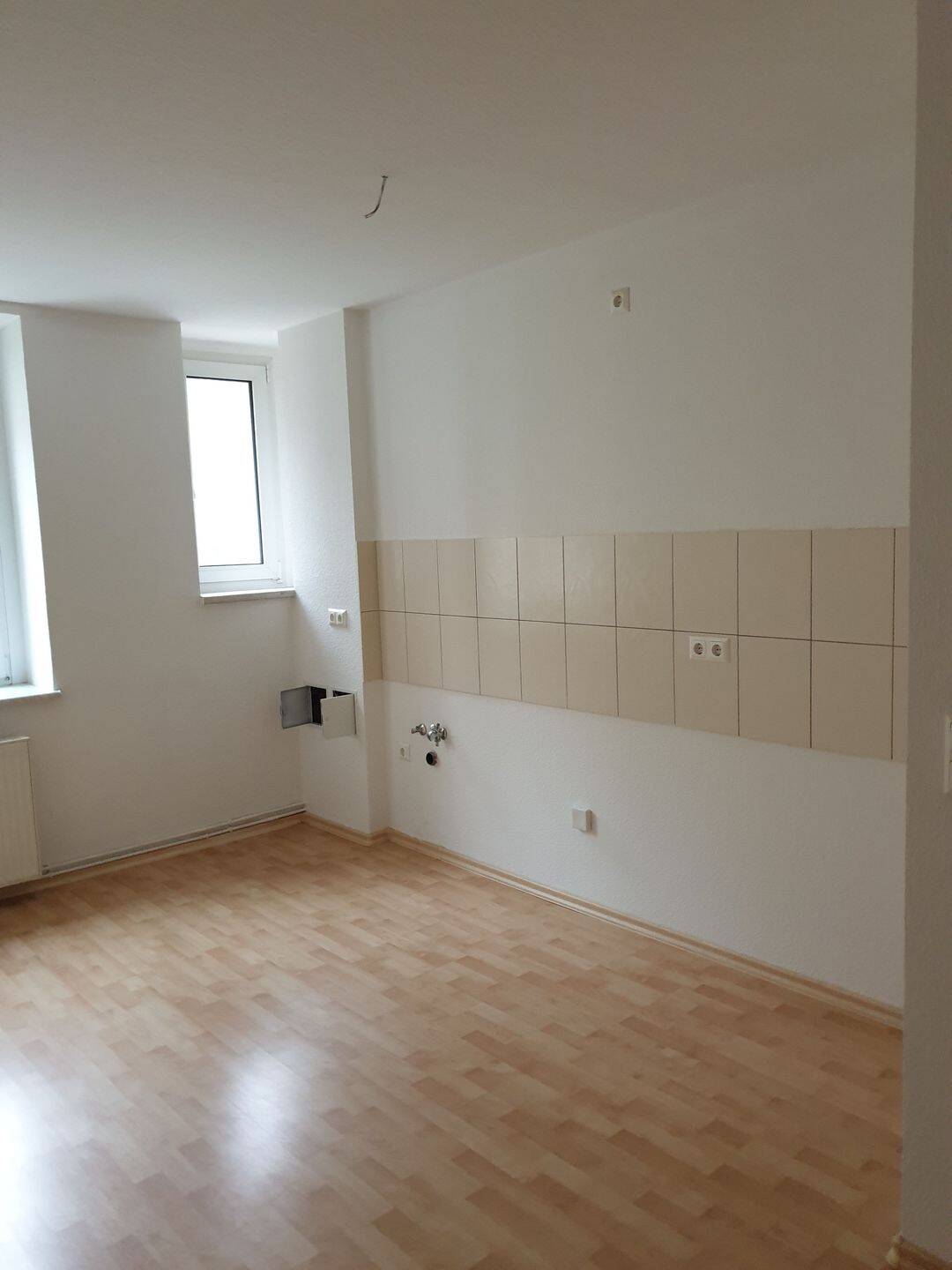 2 Raumwohnung im Erdgeschoss / Laminatböden / Tageslichtbad mit Wanne ! – Leipzig – Vorschaubild 5